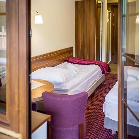 Lesne Patio Inn