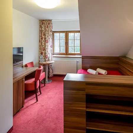Lesne Patio Inn *